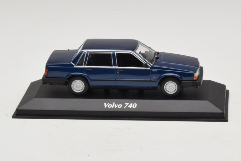 Volvo 740 Dark Blue Metallic Maxichamps 1:43 940171701 Metal