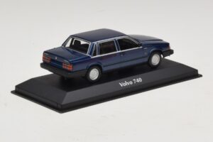 Volvo 740 Dark Blue Metallic Maxichamps 1:43 940171701 Metal — zdjęcie 2 z 5