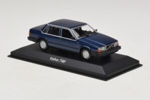 Volvo 740 Dark Blue Metallic Maxichamps 1:43 940171701 Metal — zdjęcie 3 z 5