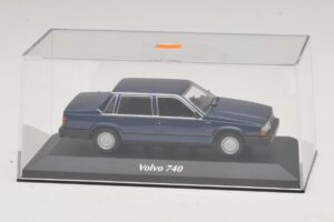 Volvo 740 Dark Blue Metallic Maxichamps 1:43 940171701 Metal — zdjęcie 4 z 5