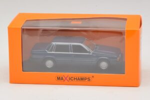 Volvo 740 Dark Blue Metallic Maxichamps 1:43 940171701 Metal — zdjęcie 5 z 5