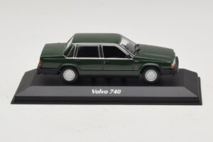 Volvo 740 Ciemnozielony Maxichamps 1:43 940171700 Metal