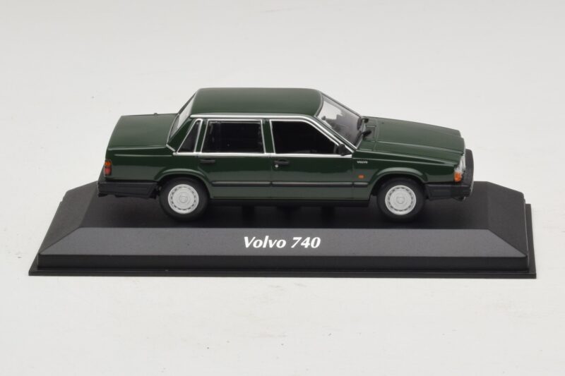 Volvo 740 Ciemnozielony Maxichamps 1:43 940171700 Metal