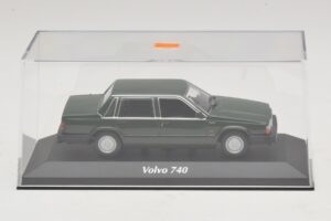 Volvo 740 Ciemnozielony Maxichamps 1:43 940171700 Metal — zdjęcie 4 z 5